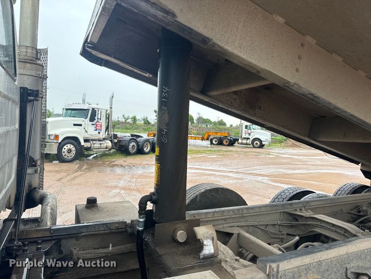 image for item DQ6779 1996 Mack RD688S dump truck