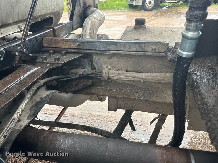 image for item DQ6779 1996 Mack RD688S dump truck