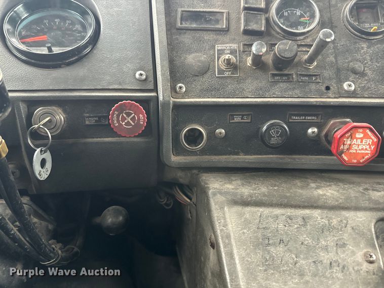 image for item DQ6779 1996 Mack RD688S dump truck