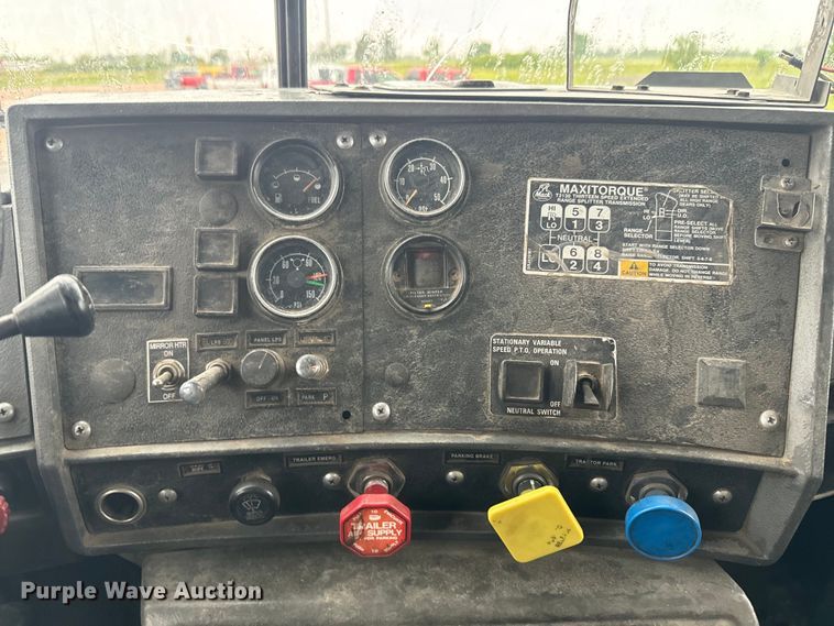 image for item DQ6779 1996 Mack RD688S dump truck