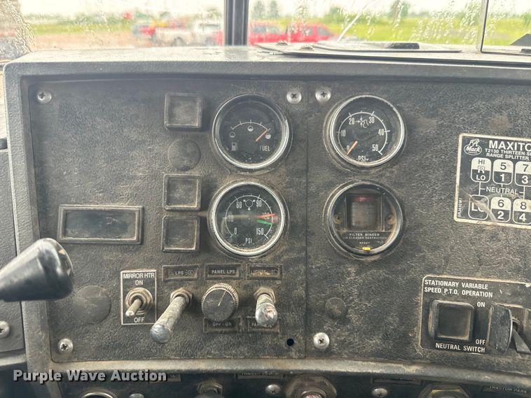 image for item DQ6779 1996 Mack RD688S dump truck