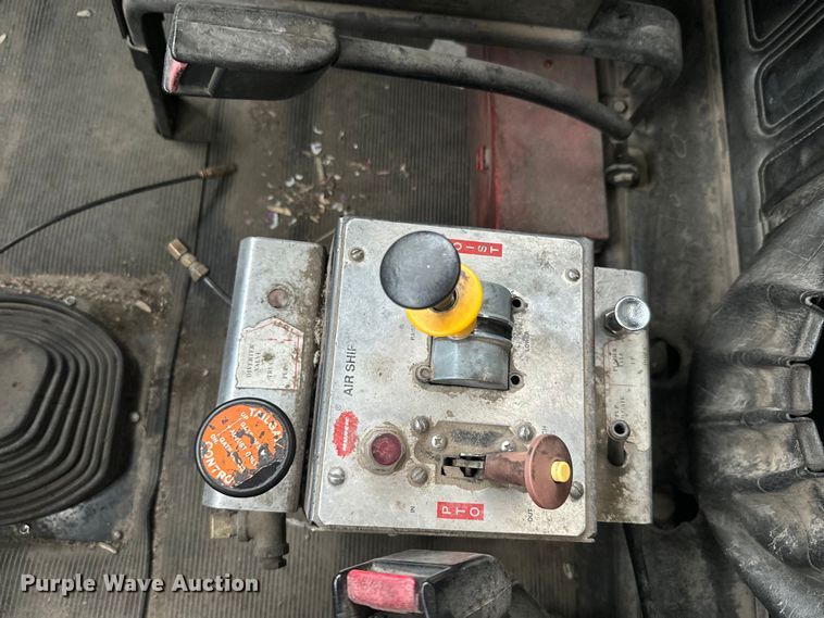 image for item DQ6779 1996 Mack RD688S dump truck