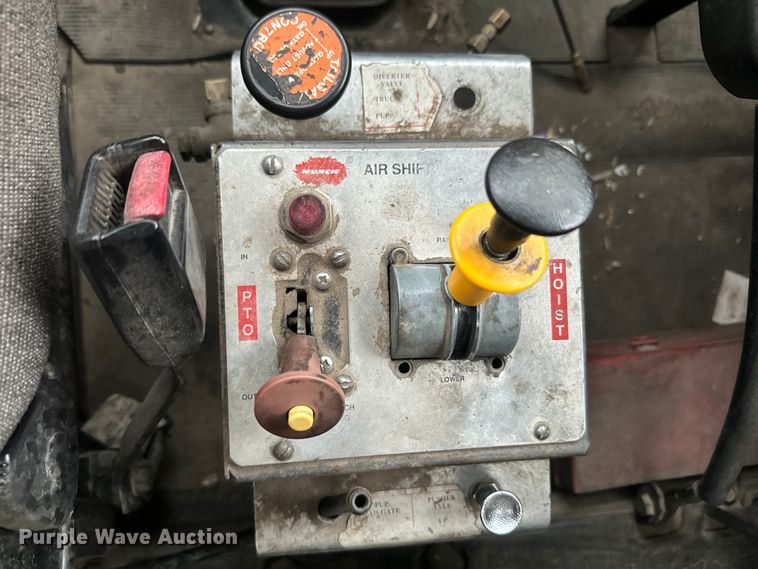 image for item DQ6779 1996 Mack RD688S dump truck