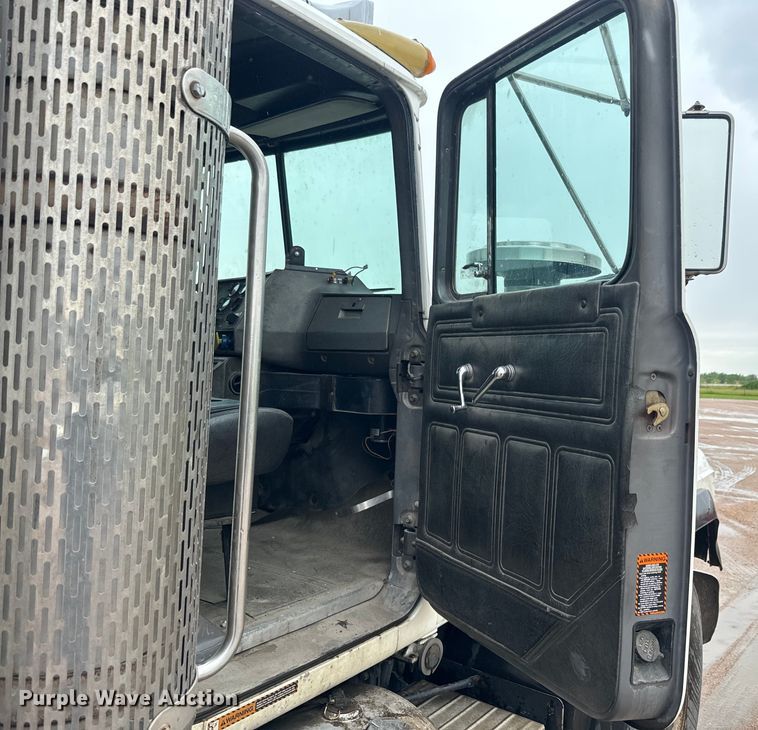 image for item DQ6779 1996 Mack RD688S dump truck