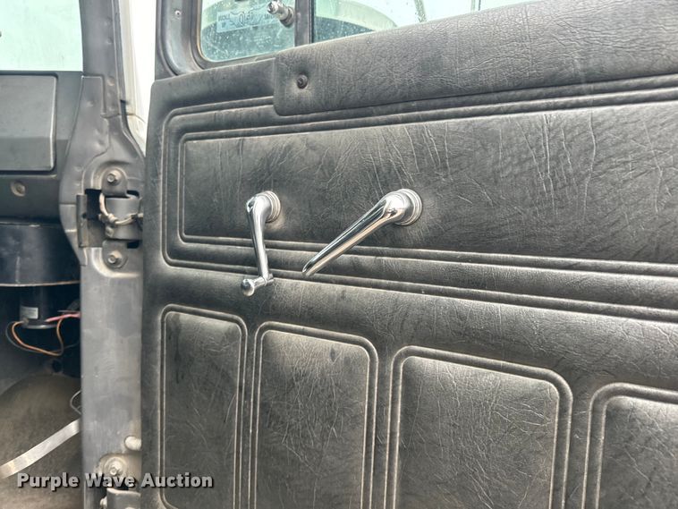 image for item DQ6779 1996 Mack RD688S dump truck