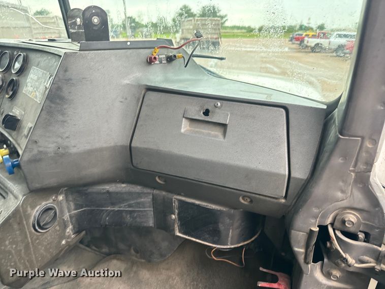 image for item DQ6779 1996 Mack RD688S dump truck