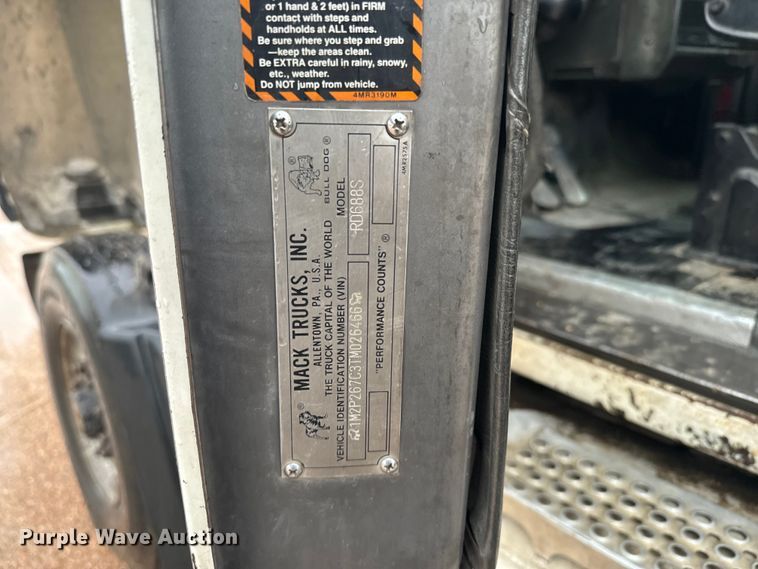 image for item DQ6779 1996 Mack RD688S dump truck