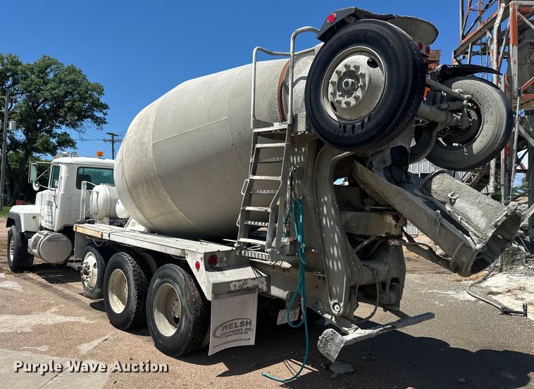 image for item DQ6782 1997 Mack RD690S ready mix truck