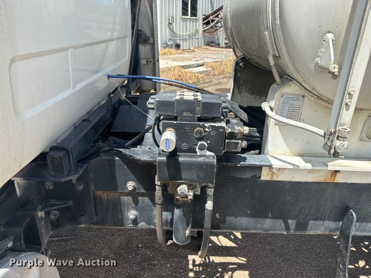 image for item DQ6782 1997 Mack RD690S ready mix truck