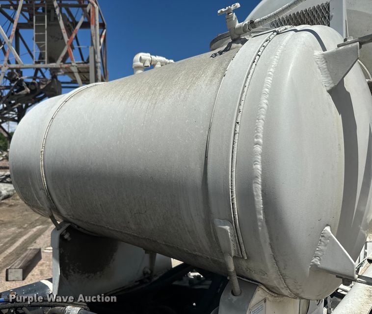 image for item DQ6782 1997 Mack RD690S ready mix truck