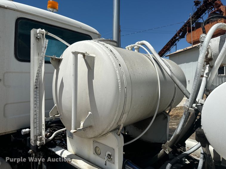 image for item DQ6782 1997 Mack RD690S ready mix truck