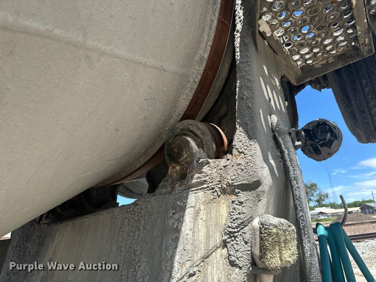 image for item DQ6782 1997 Mack RD690S ready mix truck