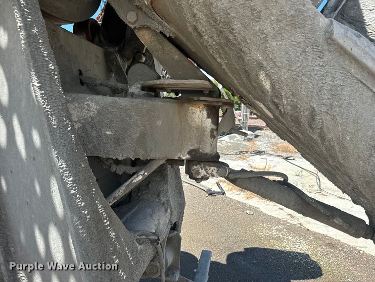 image for item DQ6782 1997 Mack RD690S ready mix truck