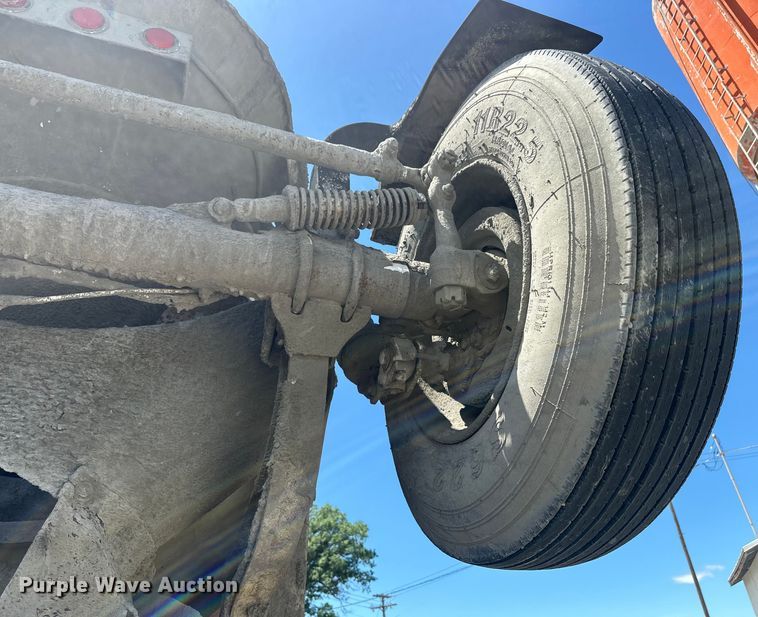 image for item DQ6782 1997 Mack RD690S ready mix truck