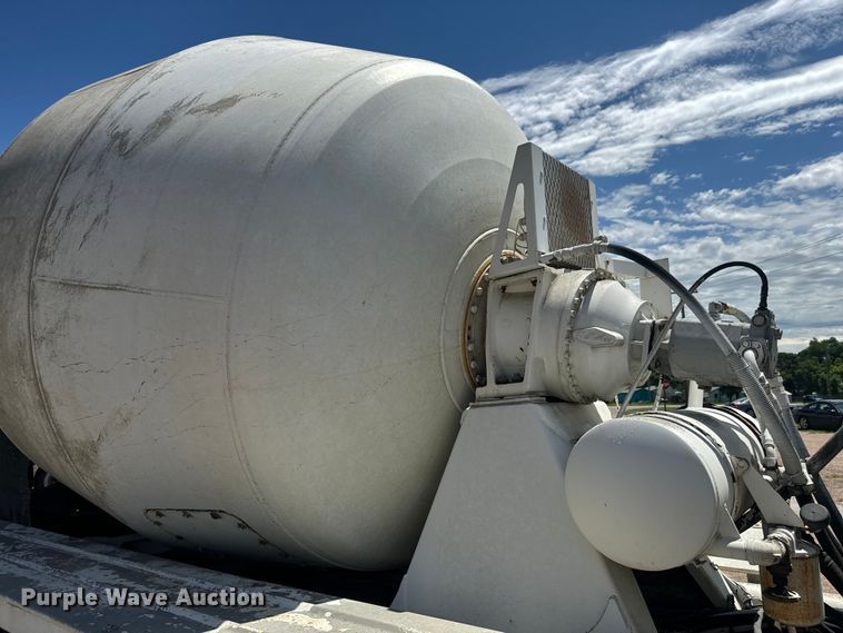 image for item DQ6782 1997 Mack RD690S ready mix truck