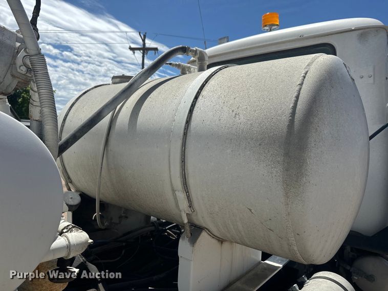 image for item DQ6782 1997 Mack RD690S ready mix truck