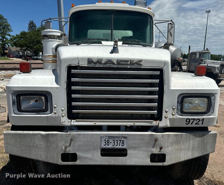 image for item DQ6782 1997 Mack RD690S ready mix truck