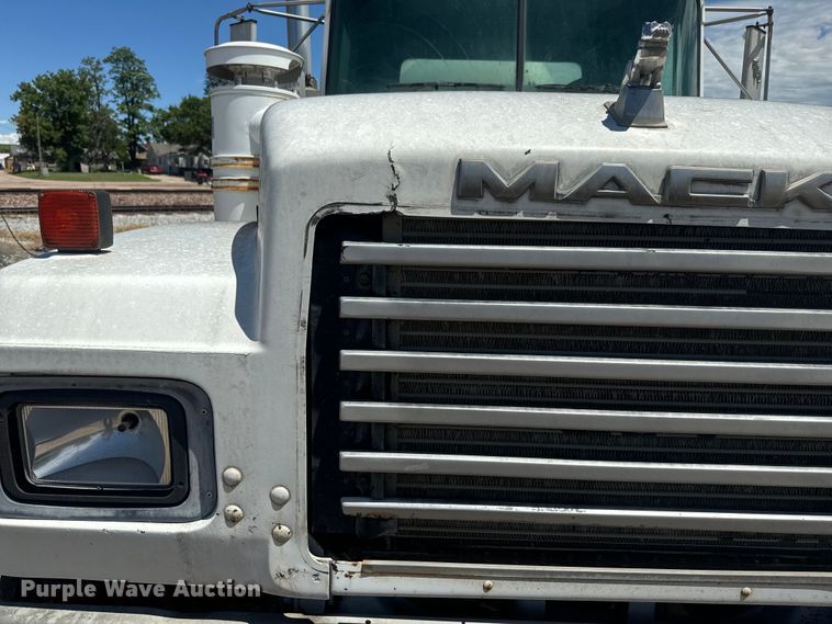 image for item DQ6782 1997 Mack RD690S ready mix truck