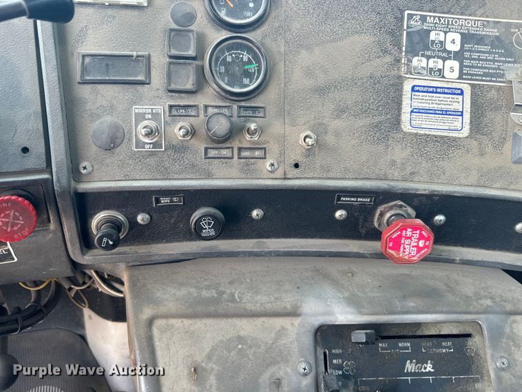 image for item DQ6782 1997 Mack RD690S ready mix truck