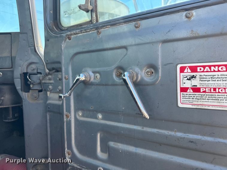 image for item DQ6782 1997 Mack RD690S ready mix truck