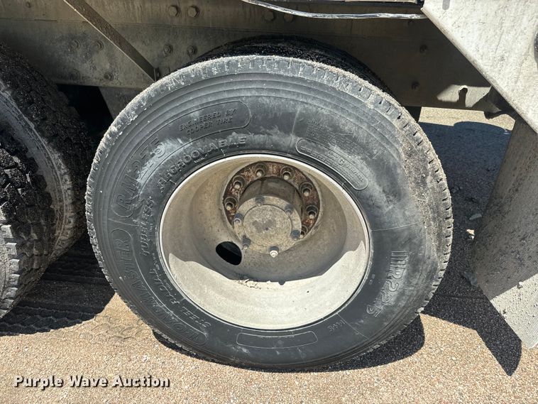 image for item DQ6782 1997 Mack RD690S ready mix truck