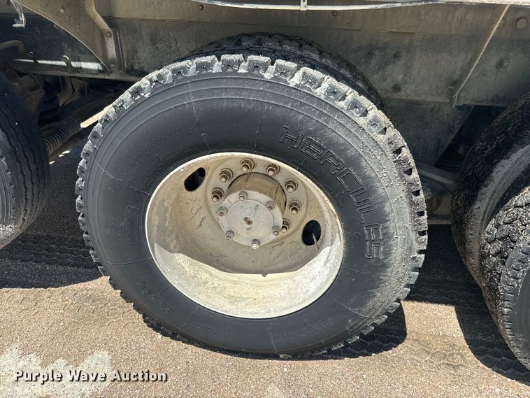 image for item DQ6782 1997 Mack RD690S ready mix truck