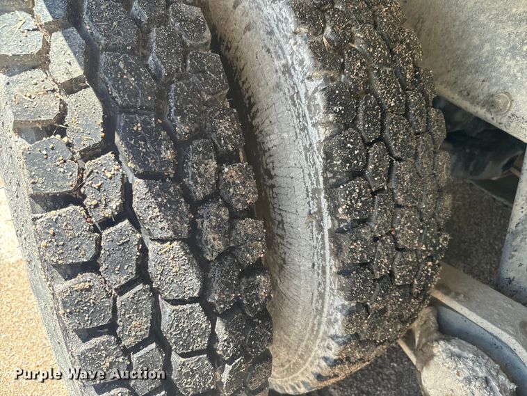 image for item DQ6782 1997 Mack RD690S ready mix truck