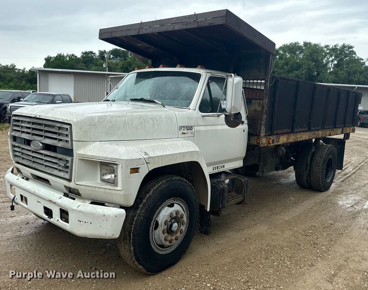 image for item DQ6802 1993 Ford F700 dump flatbed truck