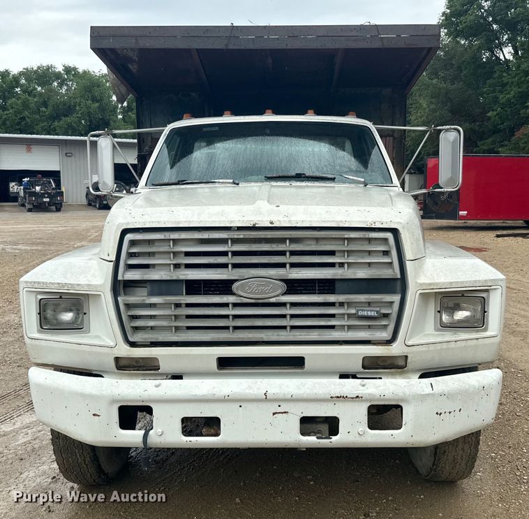 image for item DQ6802 1993 Ford F700 dump flatbed truck
