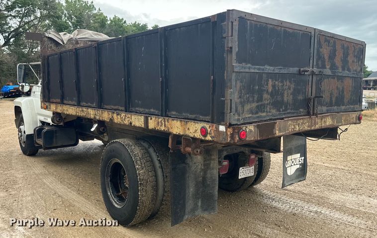 image for item DQ6802 1993 Ford F700 dump flatbed truck