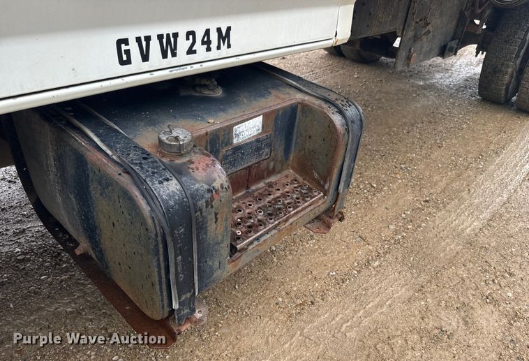 image for item DQ6802 1993 Ford F700 dump flatbed truck