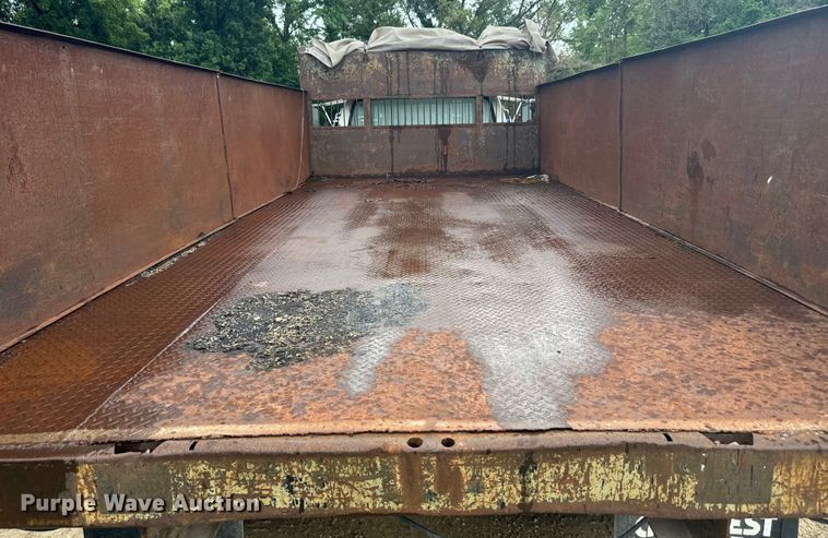 image for item DQ6802 1993 Ford F700 dump flatbed truck