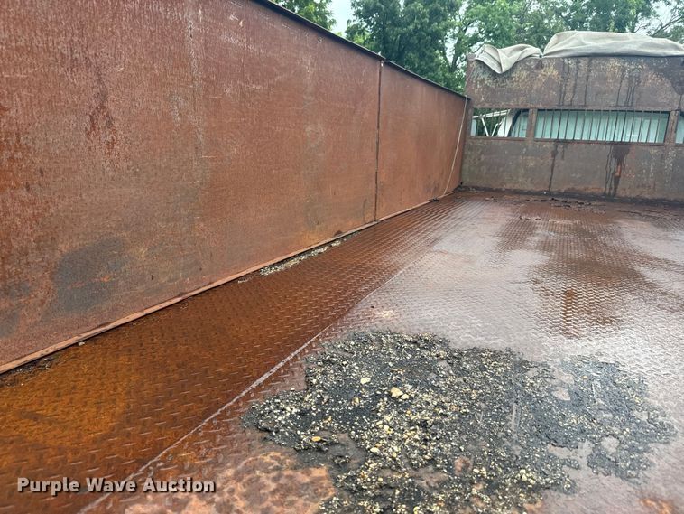 image for item DQ6802 1993 Ford F700 dump flatbed truck