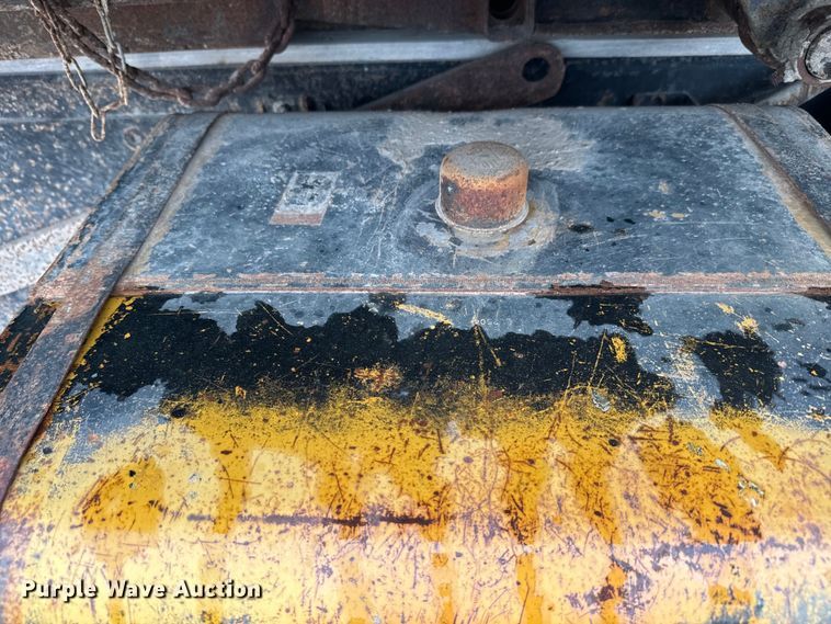 image for item DQ6802 1993 Ford F700 dump flatbed truck