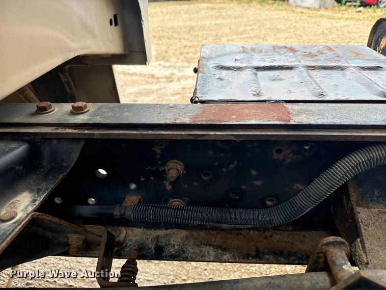 image for item DQ6802 1993 Ford F700 dump flatbed truck