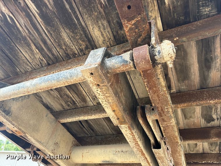 image for item DQ6802 1993 Ford F700 dump flatbed truck