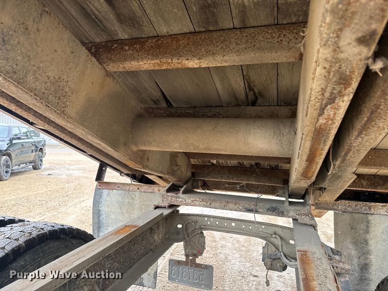 image for item DQ6802 1993 Ford F700 dump flatbed truck