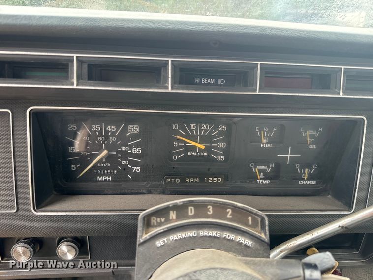 image for item DQ6802 1993 Ford F700 dump flatbed truck