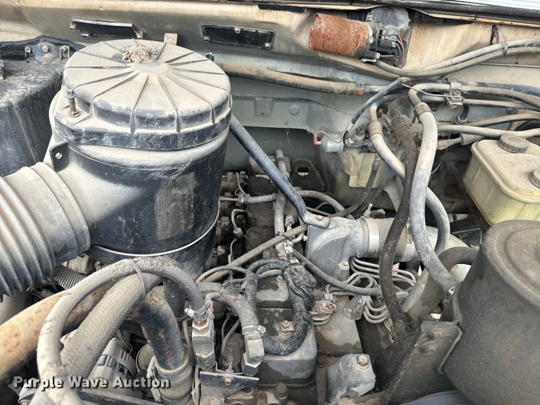 image for item DQ6802 1993 Ford F700 dump flatbed truck