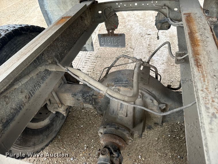 image for item DQ6802 1993 Ford F700 dump flatbed truck