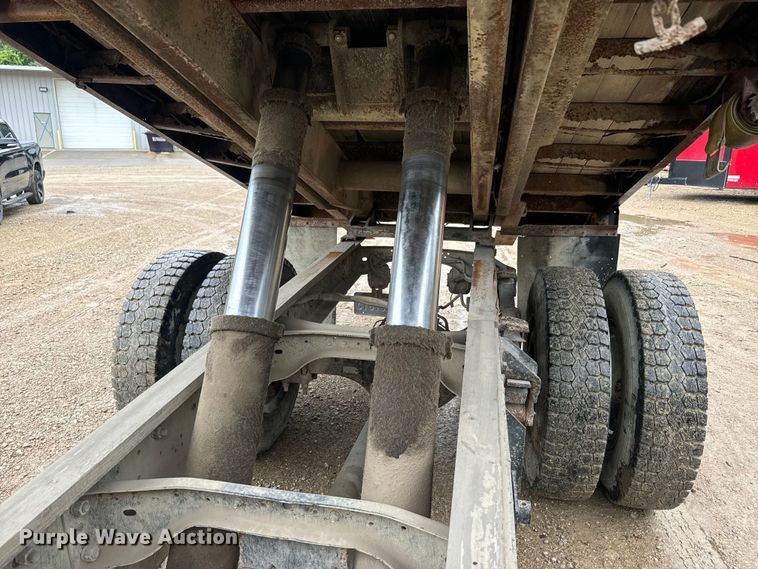 image for item DQ6802 1993 Ford F700 dump flatbed truck