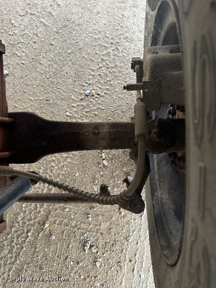 image for item DQ6802 1993 Ford F700 dump flatbed truck