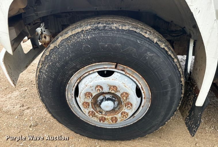 image for item DQ6802 1993 Ford F700 dump flatbed truck