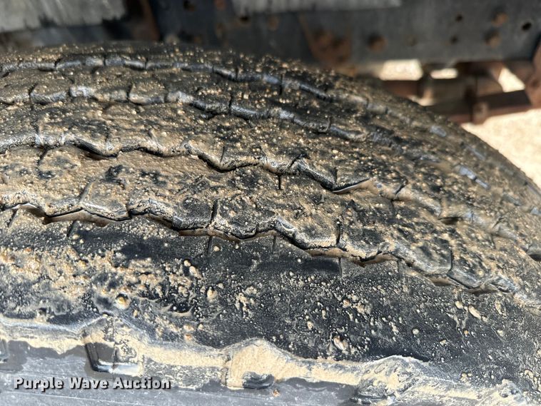 image for item DQ6802 1993 Ford F700 dump flatbed truck