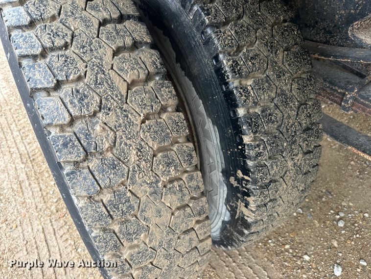 image for item DQ6802 1993 Ford F700 dump flatbed truck