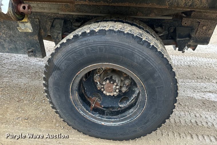 image for item DQ6802 1993 Ford F700 dump flatbed truck