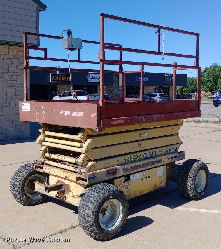 image for item DQ7129 1993 SkyJack SJ-6826 scissor lift