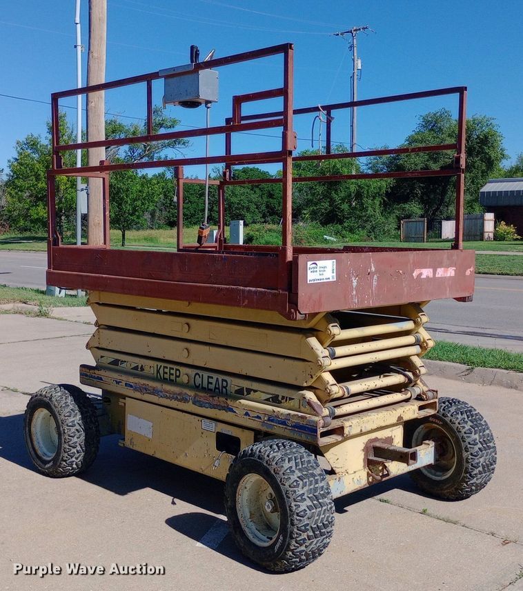 image for item DQ7129 1993 SkyJack SJ-6826 scissor lift