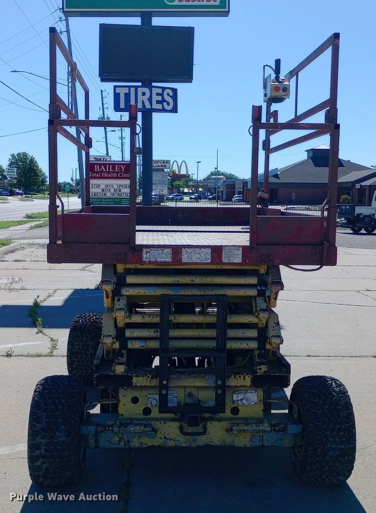 image for item DQ7129 1993 SkyJack SJ-6826 scissor lift