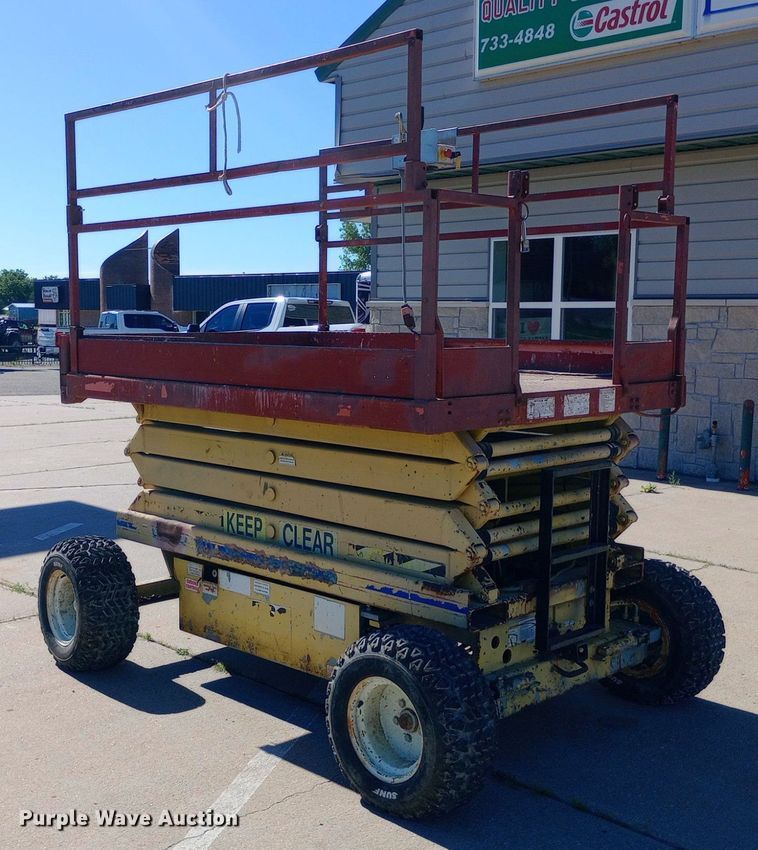 image for item DQ7129 1993 SkyJack SJ-6826 scissor lift